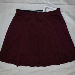 Brandy Melville maroon flare pleated skirt